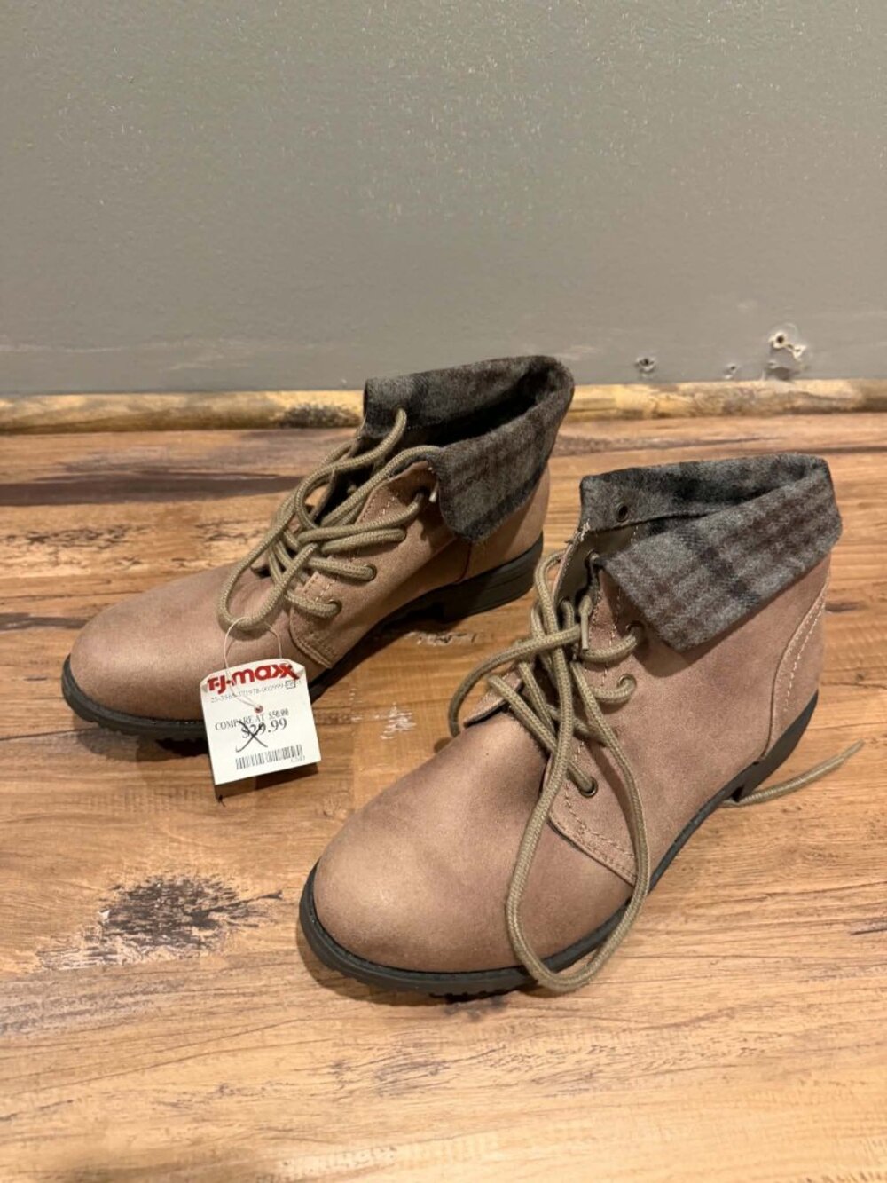 NWT Cliffs by White Mountain Ankle Boots Size 8
